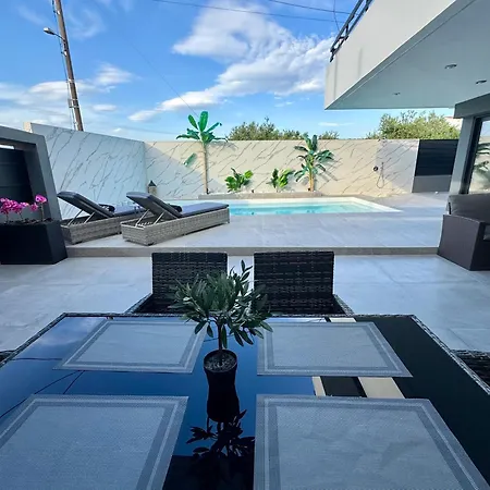 Elite Water House * باترا